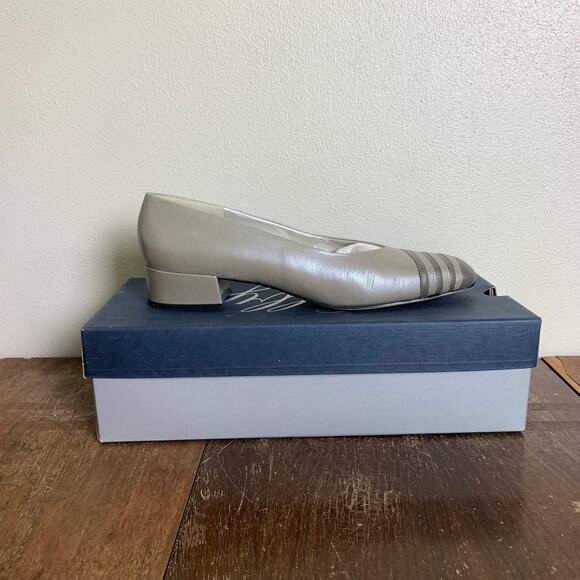 Selby VINTAGE Leather Gloria Fernwood Platinum Stripe Detail heels Size‎ 8.5 2A - Picture 1 of 13